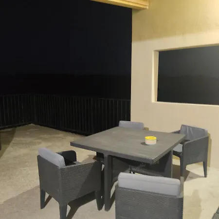 Maison Tifaloc Apartment